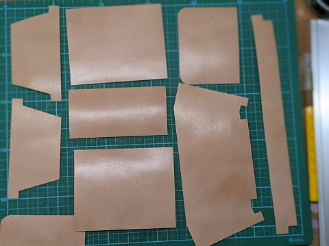 各部品を切り出す