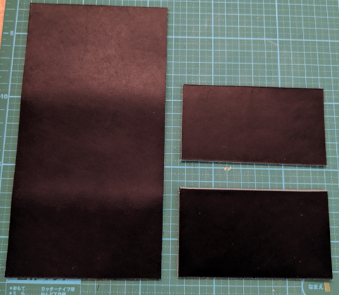 1.5mm厚の革を裁断