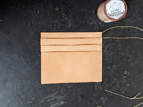 カードポケットの右を縫う