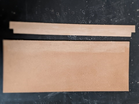 外側の革と飾り内張