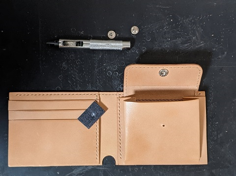 ダボ側を取り付け穴