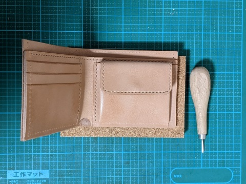 外周に縫い穴を開ける