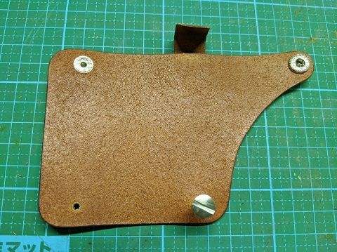 穴あけと金具の取り付け